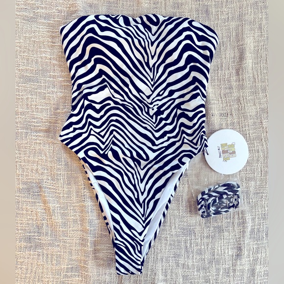 NWT Princess Polly Zebra Print One Piece - Picture 4 of 6